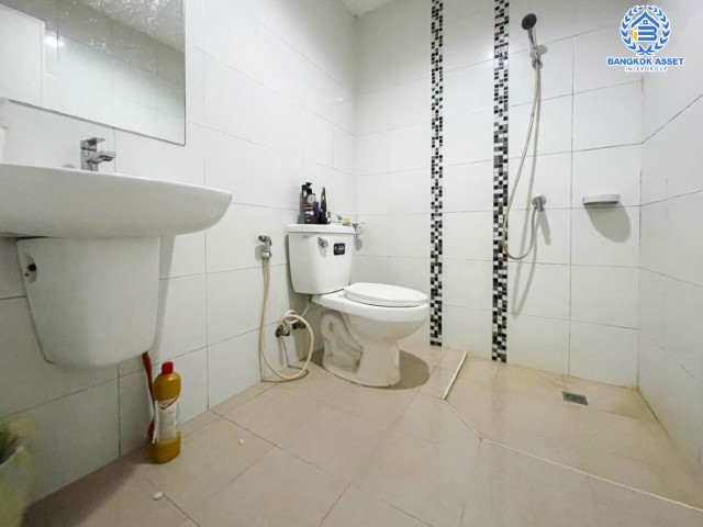 *****ทาวน์เฮ้าส์มือสองนนทบุรี ม.ไลโอ อีลิท รัตนาธิเบศร์-บางใหญ่ เนื้อที่ 18 ตร.ว. ฟังก์ชัน 3 ห้องนอน 2 ห้องน้ำ 1 ที่จอดรถ บ้านพร้อมอยู่ สภาพดี บนทำเลเดินทางสะดวก ใกล้เซ็นทรัลเวสต์เกต และรถไฟฟ้าสายสีม่วง "สถานีคลองบางไผ่" จองด่วน!